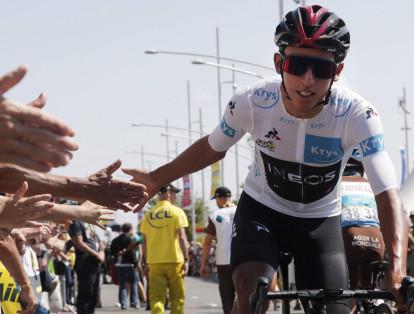 Egan Bernal con la camiseta de mejor joven.