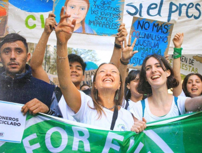 Un documental sobre cómo nueve jóvenes activistas, a pesar de sus diferencias culturales, comparten una lucha en común: la emergencia climática global.