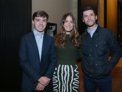 Alejandro Valencia, Gabriela Augspurg y Ricardo Sarmiento.