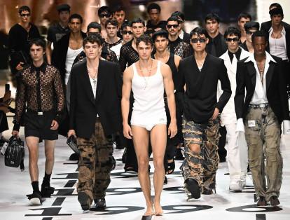 Dolce & Gabanna presentó su colección para 2023 en pasarela.