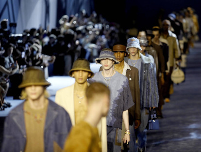 Con su streetwear, Fendi puso los bucket hats como prenda infaltable.