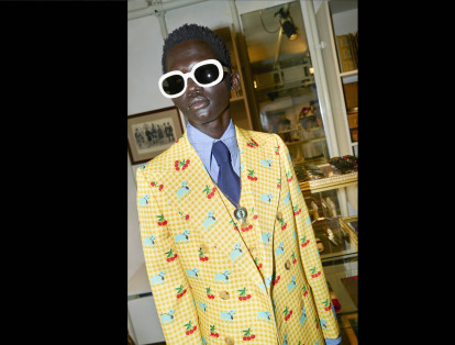 Una foto cedida por la Oficina de Prensa de Gucci muestra una creación de Gucci de la colección 'Ha Ha Ha' durante la Semana de la Moda Masculina de Milán, en Milán, Italia,