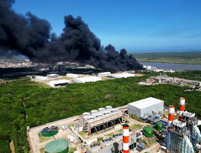 Vista aerea del incendio en la Vía 40 en el norte de Barranquilla.