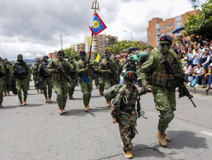 El desfile de las fuerzas armadas de Colombia se extendió desde la Cll 117 hasta la 116. Los más pequeños de la ciudad exaltaron la labor de los soldados de la patria.