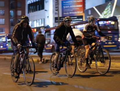 Durante esta jornada, los bogotanos también pueden participar en otras actividades, además de ciclopaseos, como los es bicicine, actividad física dirigida y activaciones de marcas reconocidas.