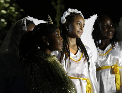 Miles de personas celebraron la Navidad en febrero y con ella el nacimiento del Niño Dios afro en Quinamayó, corregimiento de Jamundí, en el Valle del Cauca, ya que en la esclavitud, los patronos no les dejaban celebrar a los esclavos durante el mes de diciembre, pues los tenían que atender, pero tras los 40 días de la dieta de la virgen María los autorizaban y ellos hacían la celebración afro a su modo. Durante cuatro días se vive una fiesta, donde participan niños, adultos y mayores, en medio de procesiones, cantadoras, fuegos artificiales, bailes, arrullos, chirimías y la tradicional fuga, donde comunidades afro de todo el Valle del Cauca y Cauca llegan a participar de esta celebración ancestral que lleva más de 150 años.