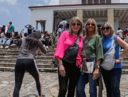 El sendero de Monserrate atrae miles de turistas cada año para realizar actividad física, degustar gastronomía local e ir a misa.