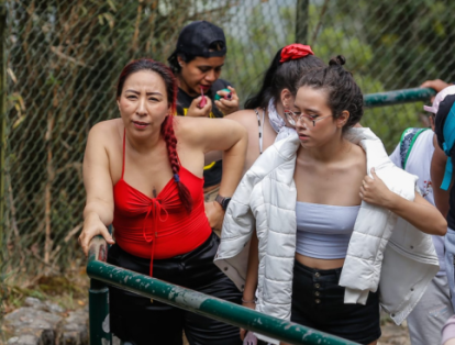 Para llegar a la Basílica de Monserrate, también hay servicio de teleférico que cuesta $27.000 ida y vuelta o solo $16.000 por un trayecto.