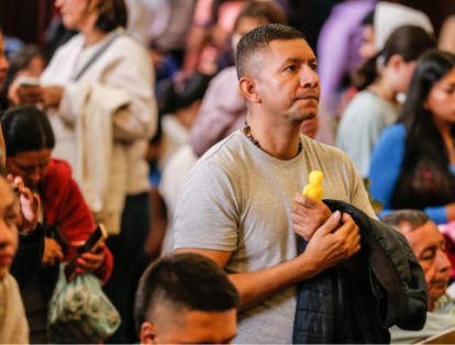 Según la Biblia, el hijo de Dios entró a Jerusalén sobre un burro y las personas ponían ramas de árboles y sus mantos en su camino.