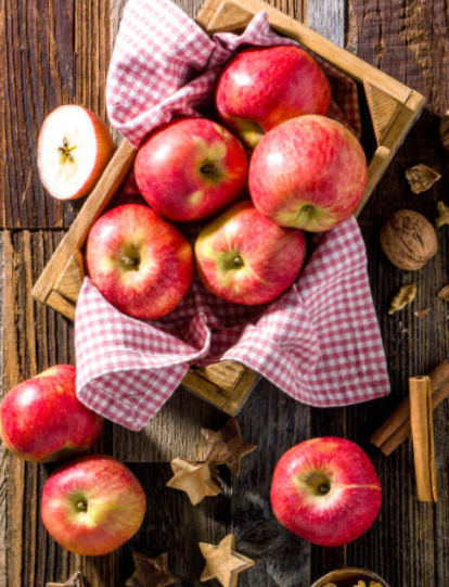 Los antioxidantes en las manzanas pueden contribuir a una piel más saludable y radiante.