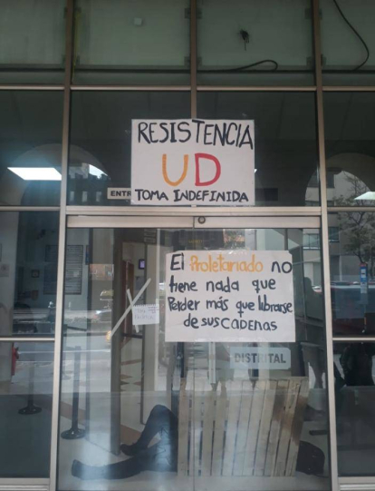 Estudiantes bloquearon el acceso al edificio administrativo de la Universidad Distrital.