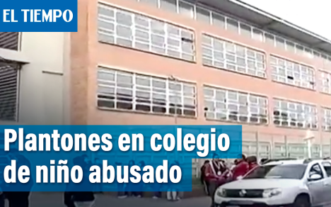 Una madre sigue reclamando justicia para su pequeño de 10 años, que al parecer fue abusado sexualmente por dos compañeros en el colegio Manuel Ayala Gaitán… otros padres de familia aseguran que hay problemas de bullying y drogas en la institución... ¿Qué responden las autoridades? Aquí se lo contamos.