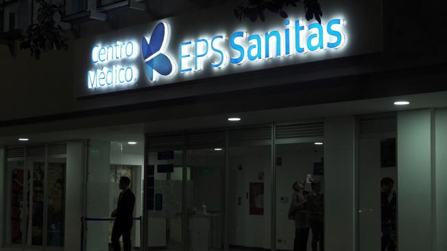 Fachadas de las sedes de Sánitas EPS en Bogotá