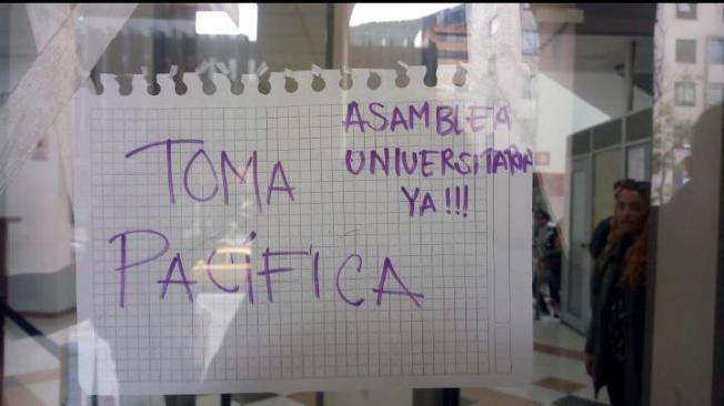 Estudiantes exigen la creación de una Asamblea Universitaria para tener mayor participación.