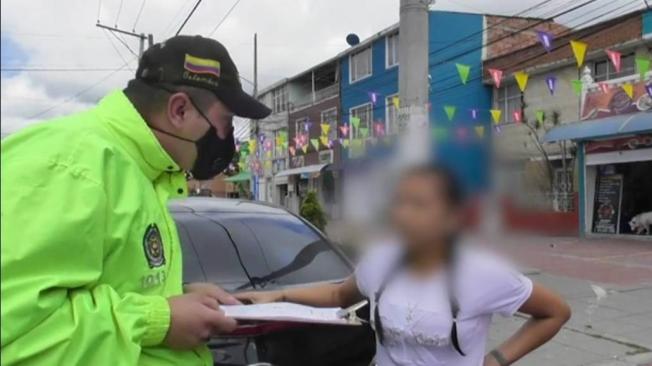 En cuatro allanamientos simultáneos la Policía de Bogotá logró la captura de los 9 señalados extorsionistas.