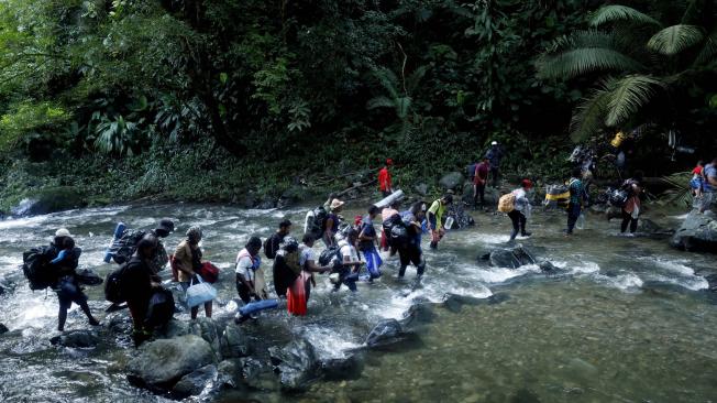 Según la OIM, estos movimientos migratorios se desaceleran durante la temporada de lluvias (entre mayo y julio), pero las cifras de este año muestran un incremento a pesar del clima, lo cual plantea riesgos adicionales para los viajeros debido al aumento en el caudal de los ríos.