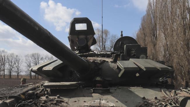 Tanque de la fuerza militar rusa capturado en Ucrania.