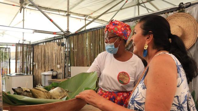 La zona gastronómica, una de las atractivas del certamen caleño.