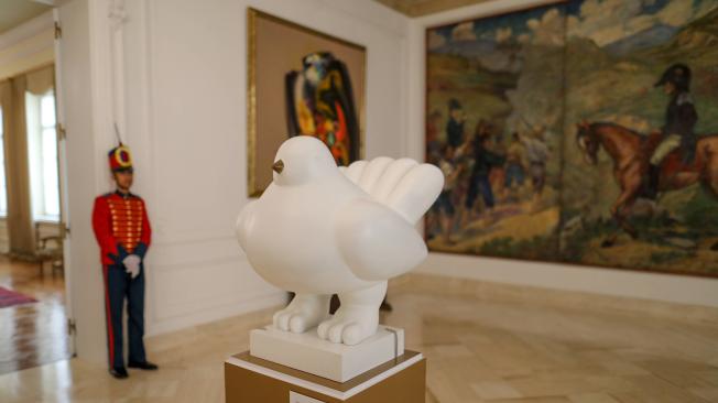 Escultura La paloma de la paz de Fernando Botero regreso a la casa de Nariño . Bogotá 2 de septiembre del 2022. FOTO MAURICIO MORENO EL TIEMPO CEET