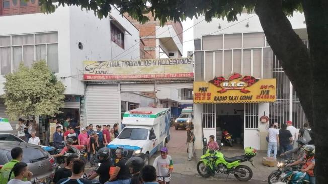 El artefacto, al parecer, iba en uno de los taxis que entró al edificio.