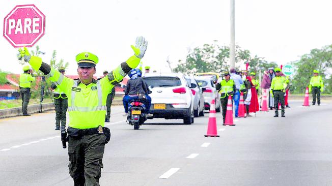 Este puente y el resto de la temporada de vacaciones aumentarán los operativos en las carreteras, en especial, los de embriaguez y exceso de velocidad.