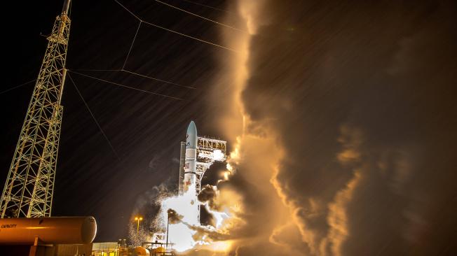 El cohete Vulcan Centaur de United Launch Alliance, parte de la Misión Peregrine Uno de Astrobotic, despega del Complejo de Lanzamiento Espacial 41 en el Centro Espacial Kennedy en Merritt Island, Florida, EE.UU., el 8 de enero de 2024.