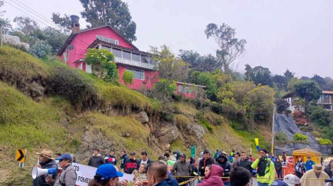 Protesta en la vía a La Calera