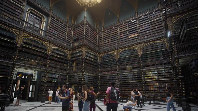 El Real Gabinete Portugués de Lectura (Real Gabinete Portugues de Leitura) es uno de los edificios más bellos e icónicos de la ciudad de Río de Janeiro. Fotografía • Getty Images