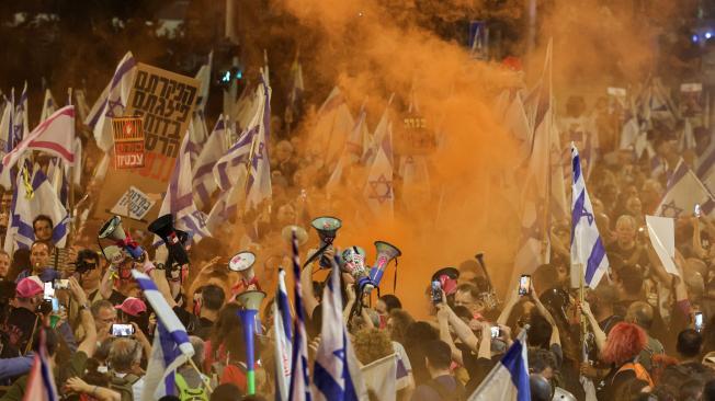 Miles de israelíes protestas contra Netanyahu.