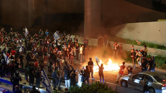 Miles de israelíes protestas contra Netanyahu.