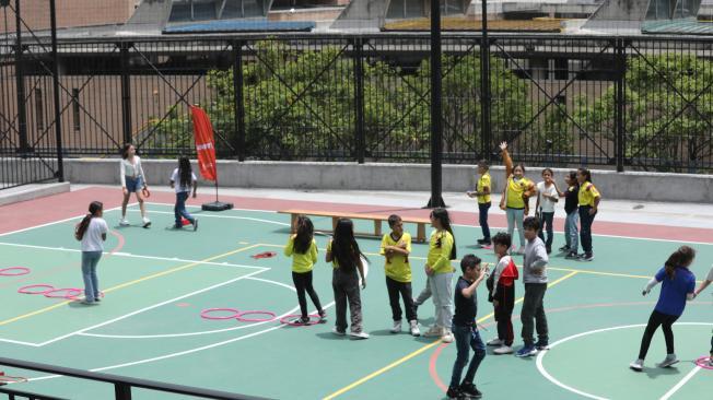 Bogotá abril 23 de 2024.  El presidente Gustavo Petro, acompañado del alcalde Carlos Fernando Galán, ministra de educacion Aurora Vergara y secretaria de educación Isabel Segovia, en la Inauguración del colegio Agudelo Restrepo en Ciudad Bolívar, este colegio lo comenzó ha hacer Petro de alcalde.
Foto: Milton Diaz /El Tiempo