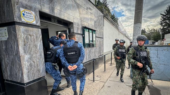 Así amanece la carcel Modelo fuertemente militarizada después del asesinato  del coronel Elmer Fernández  director de la cárcel La Modelo . Bogotá 16 de mayo del 2024 foto MAURICIO MORENO CEET EL TIEMPO