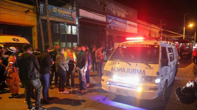 Ambulancias y autoridades llegando al lugar de la explosión.