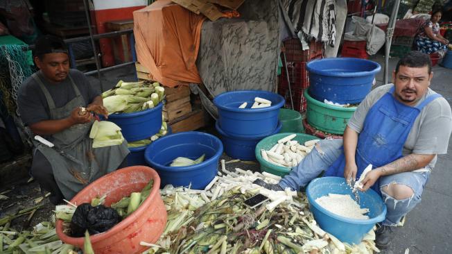 El aumento de los precios de los alimentos es una de las principales preocupaciones de los salvadoreños.