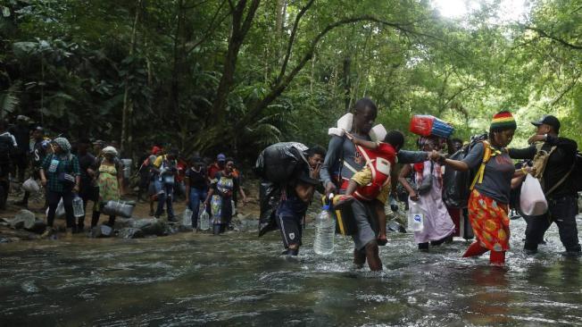 Migrantes cruzando la selva del Darién. (Foto de archivo)