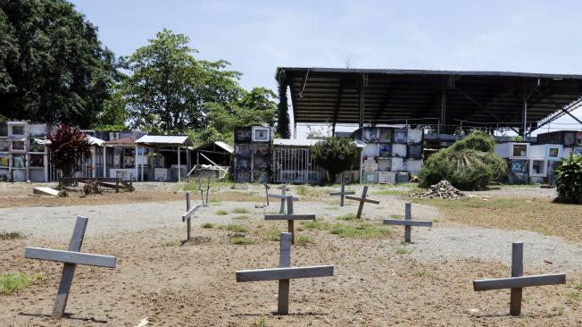 En el cementerio de Acandí reposan los restos de 19 migrantes que han fallecido cruzando el Golfo de Urabá o la selva del Darién.