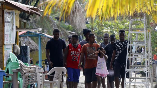 ´Migrantes haitianos en Necoclí, en tránsito hacia Estados Unidos.