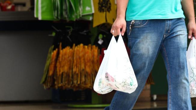 Las bolsas plásticas de mercado son, sin duda, el producto más reconcoido que sale del mercadoa partir del próximo 7 de julio.