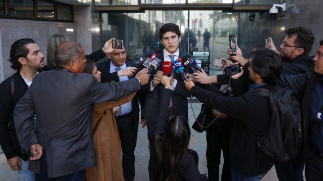 Bogotá 25 de junio 2024.
El representante Wadith Manzur,  a su salida de la sala de instrucción dio unas breves declaraciones afuera de la sala de instrucción de la Corte Suprema de justicia.