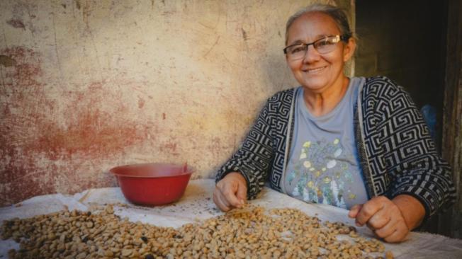 Detrás de cada taza de café hay una historia de mujeres.