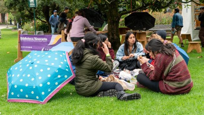 Se darán a conocer técnicas y estrategias narrativas esenciales, desde la observación eficaz y formulación de preguntas agudas hasta la escritura precisa, amena y veraz.