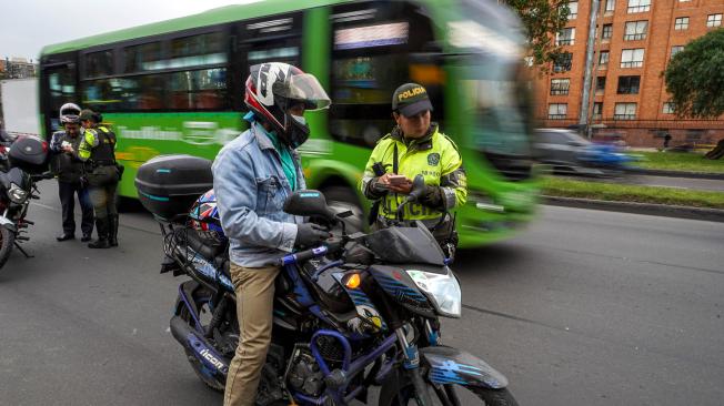 El 55,7 por ciento de los motociclistas en la capital no se detienen ante una señal de pare.