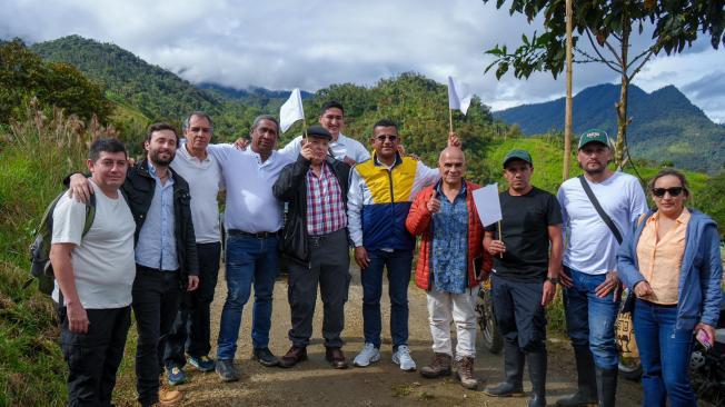 ''HH' y Patiño, en el cuarto y quinto lugar de la foto de izquierda a derecha