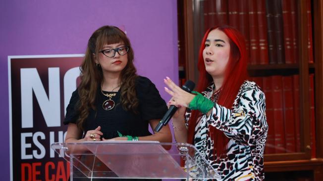 Laura Camila Gutiérrez y Gabriela Benjumea, ganadoras del premio.
