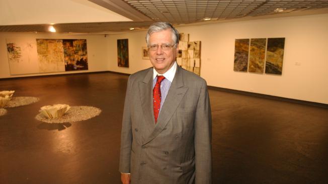 Miguel Montoya, gerente del Banco de la Republica, y curador de la Exposicion 10 anos de adquisiciones del Banco, expuesta en la Biblioteca Luis Angel Arango.