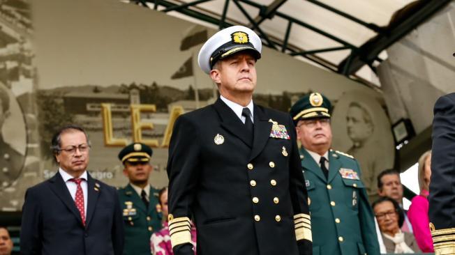 El almirante Francisco Cubides toma el mando de las Fuerzas Militares