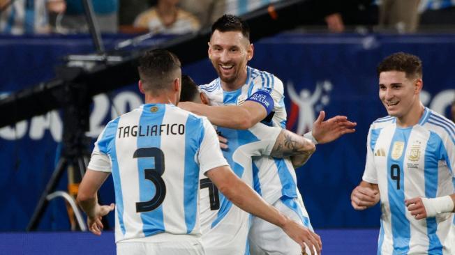 Messi celebra su gol contra Canadá.