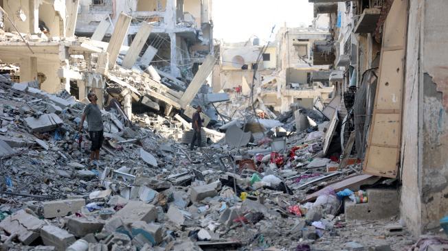Vista de los edificios destruidos y los escombros tras la retirada del ejército israelí del barrio de Shujaiya, al este de la ciudad de Gaza.