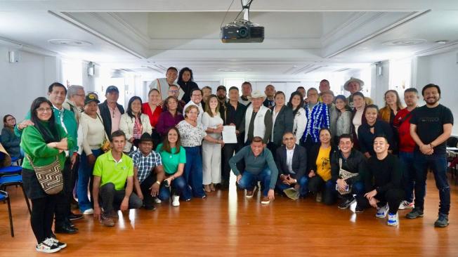 Firma de acuerdo entre el Gobierno Nacional y voceros del movimiento campesino.