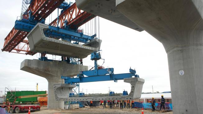 Avance en las obras del metro de Bogotá. Instalaron la primera viga lanzadora.